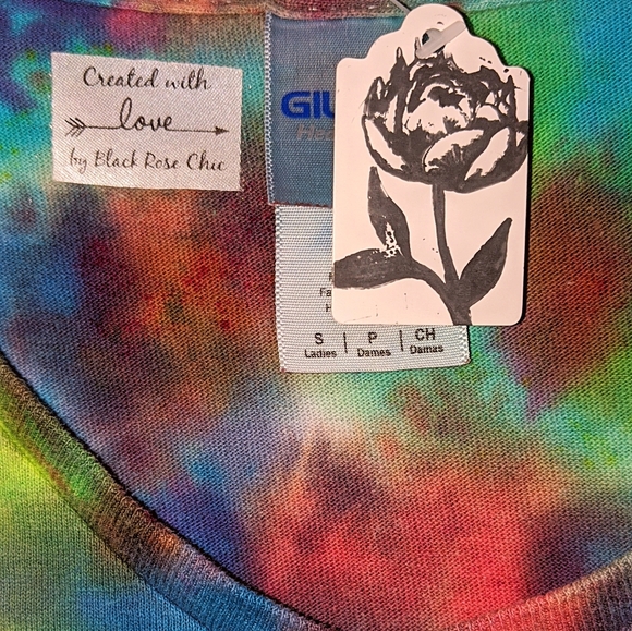 Bright V-Neck Double Dye Tie-Dye Design Tee - Picture 4 of 4